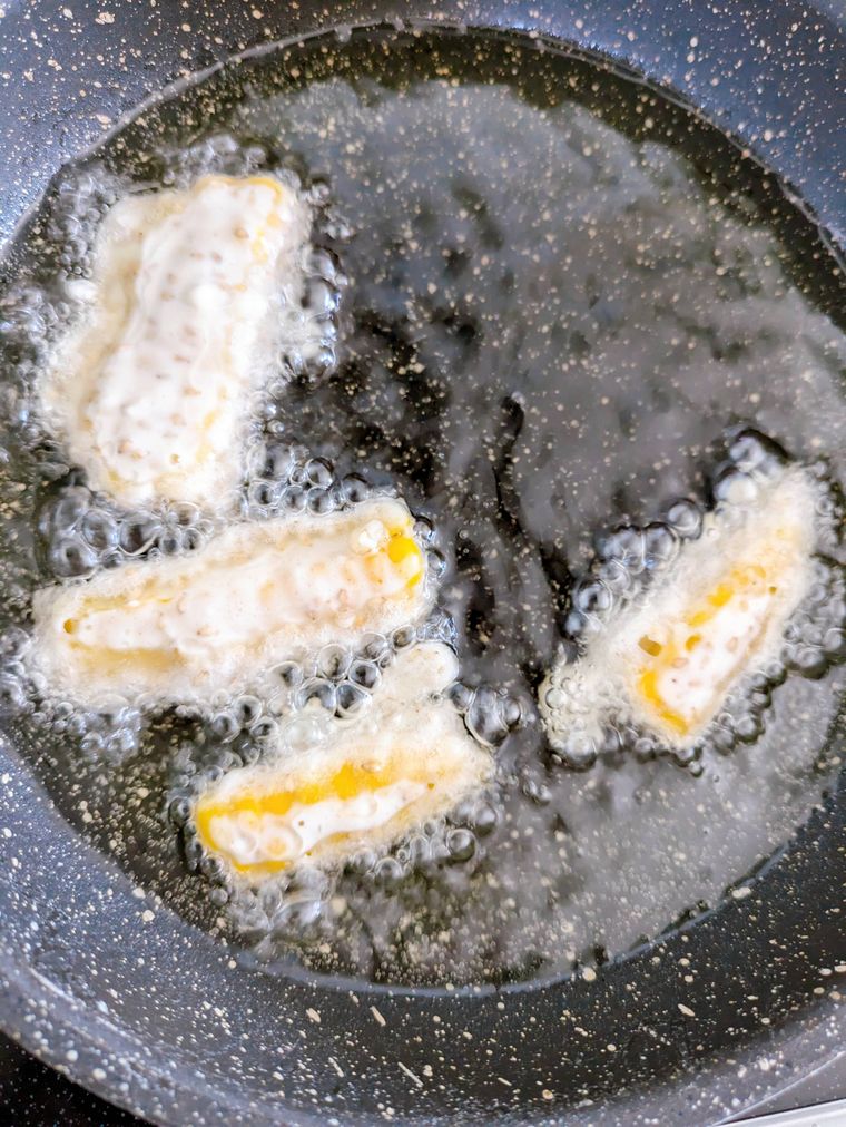 油で揚げ焼きしているとうもろこしの香り天婦羅