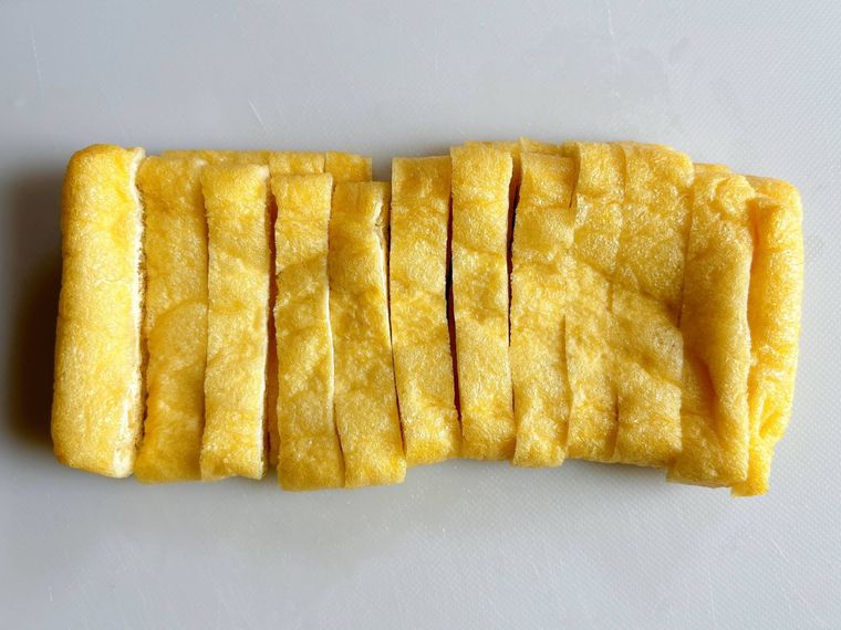 1cm幅にカットした油揚げ