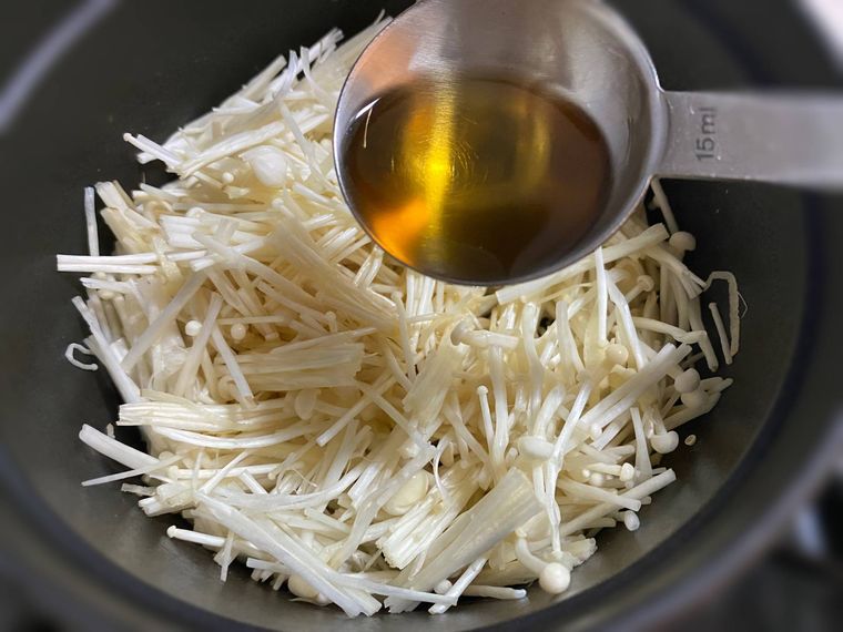 みりんを入れる写真