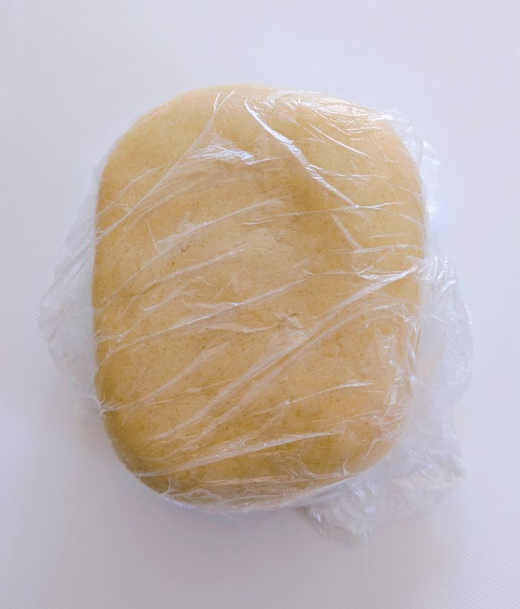 ポリ袋の中で生地をまとめたところ