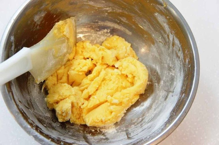 粉類を入れて混ぜた様子