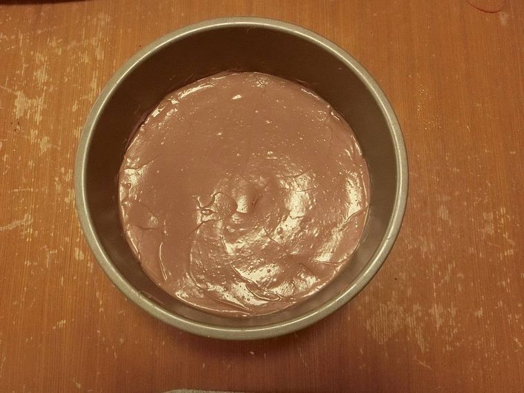 型に入ったチョコチーズケーキ