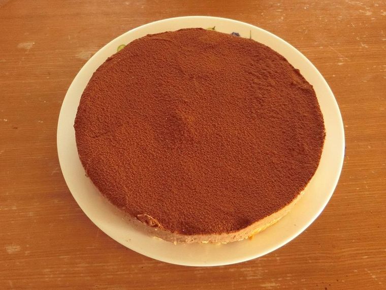 ココアパウダーをふったチョコチーズケーキ