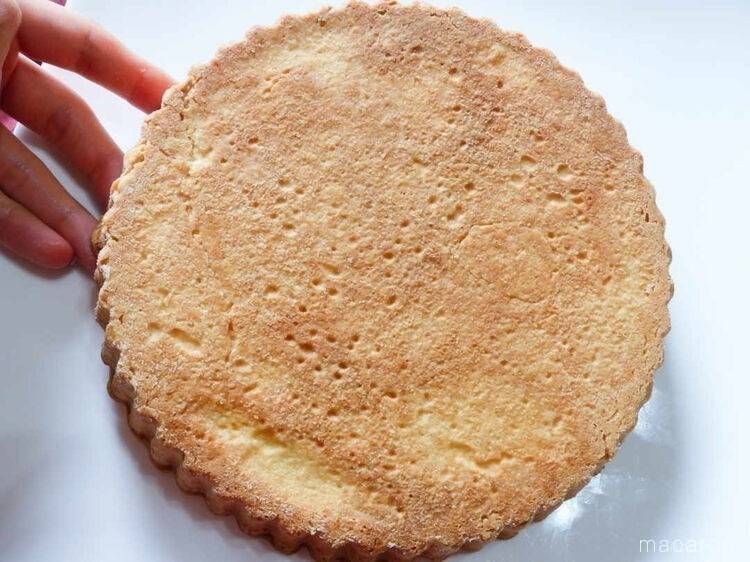 焼あがったタルト生地の底