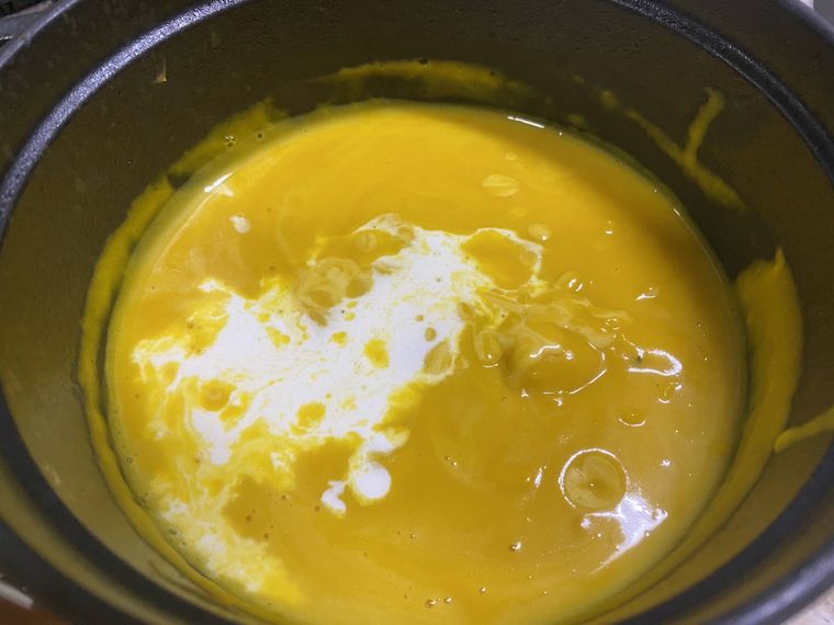 豆乳と生クリームを加える写真