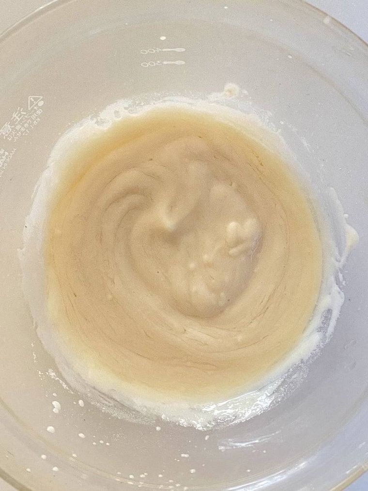 生地を混ぜている様子