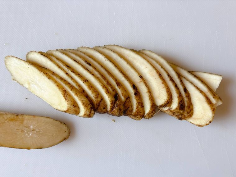 斜め切りにしたごぼう