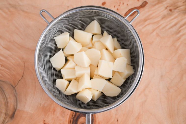 ザルに入ったじゃがいも