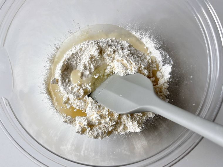 粉類に砂糖水を加えたもの