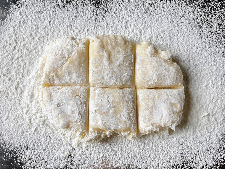 生地を6等分した様子