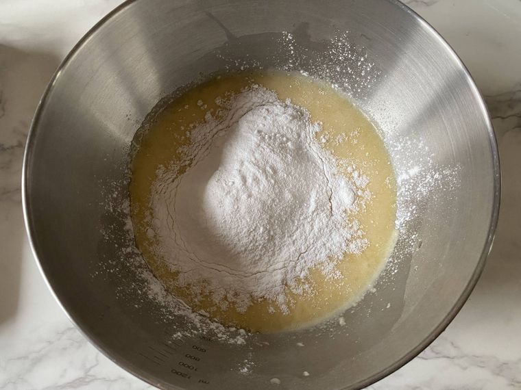 生地を作る写真