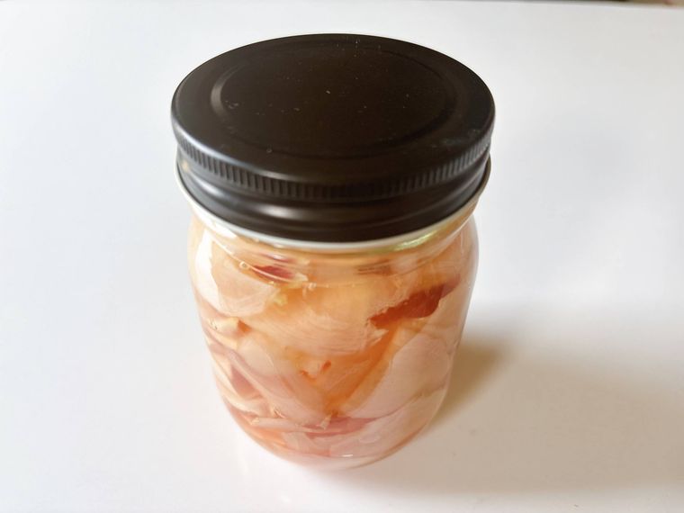 保存瓶に入った新生姜の甘酢漬け