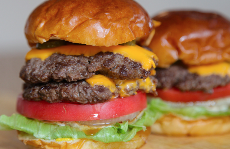 ハンバーガーの完成のアップ