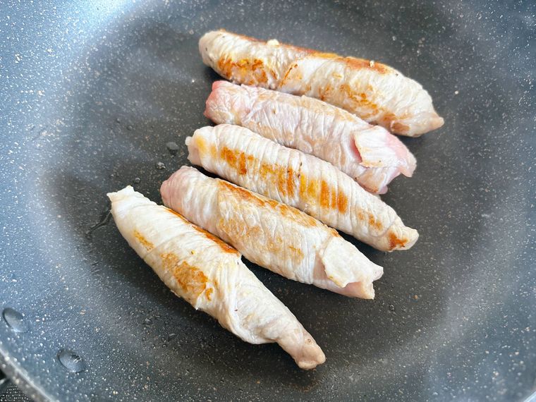 焼き色がついたオクラの肉巻き