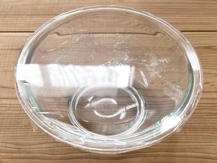 耐熱ボウルにラップをピンと張った様子