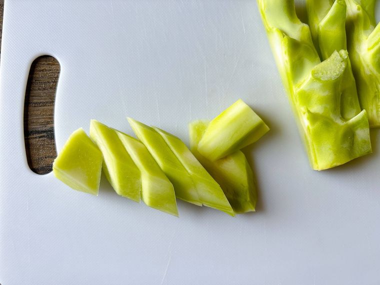 カットしたブロッコリーの茎