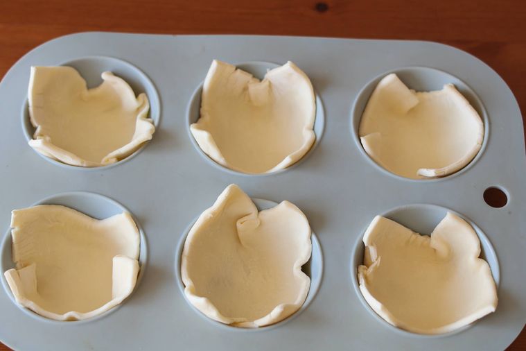 型にパイシートを敷いている