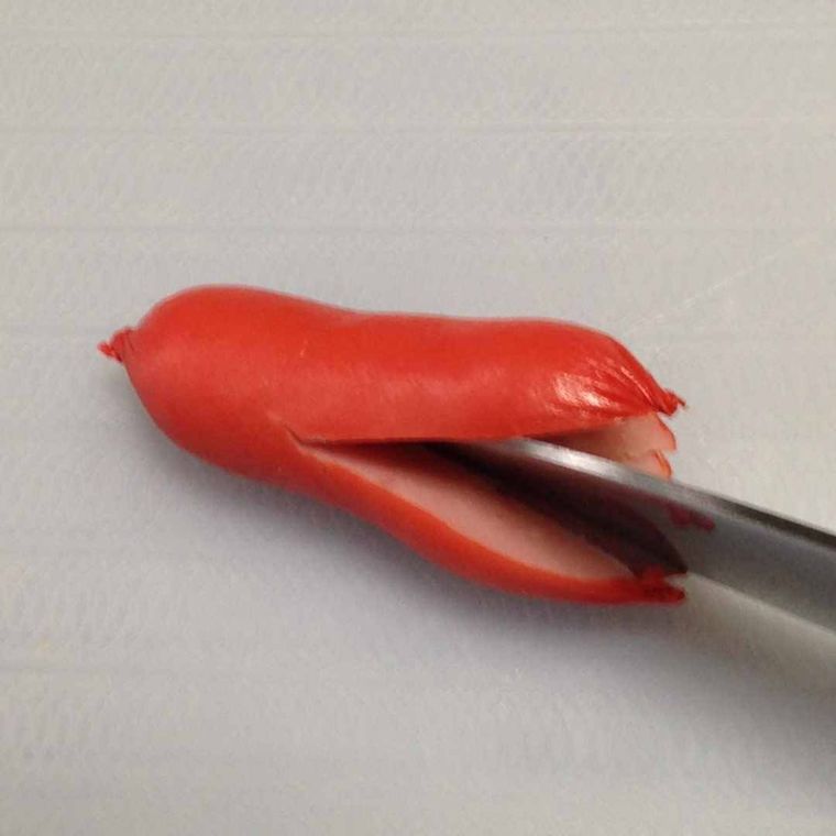 ウインナーを切る様子