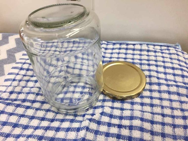 瓶を乾かしている様子