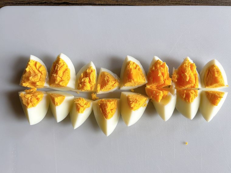 8等分にカットしたゆで卵