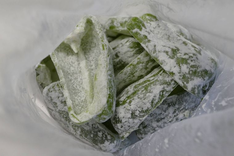 ピーマンに薄力粉をまぶした様子