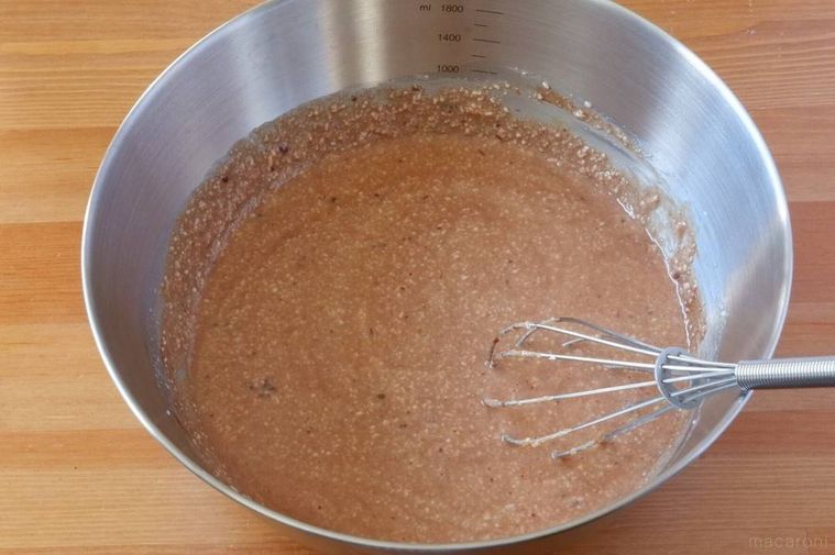 チョコレートを混ぜ合わせている様子