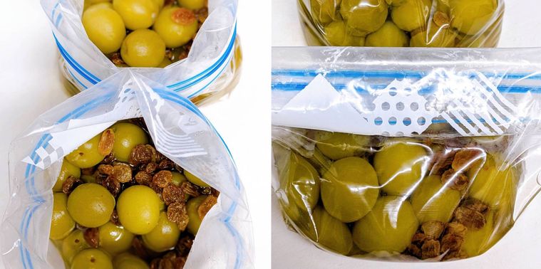 ジッパー付きの保存袋に入れた青梅の甘露煮
