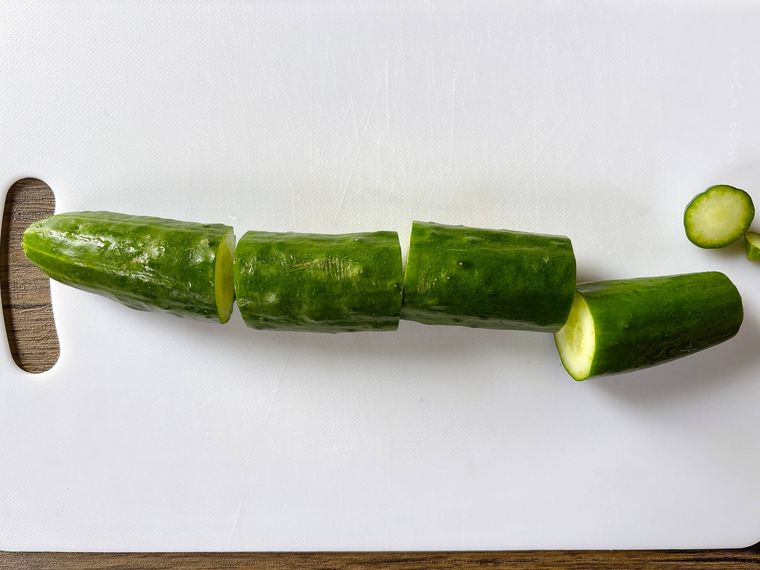 4つにカットしたきゅうり