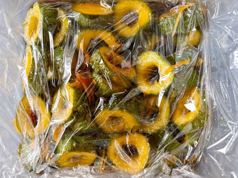 きゅうりにラップをぴったりかけた様子