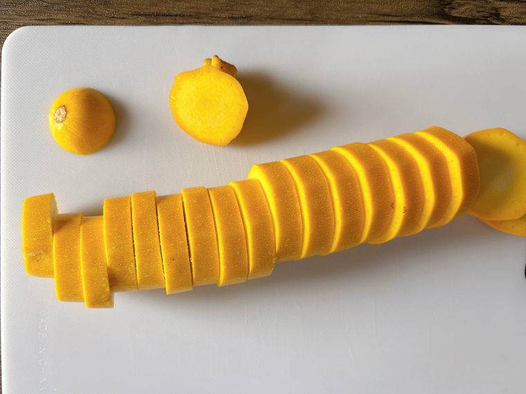 1cm幅にカットした黄色ズッキーニ