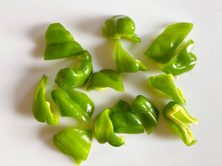 乱切りにしたピーマン