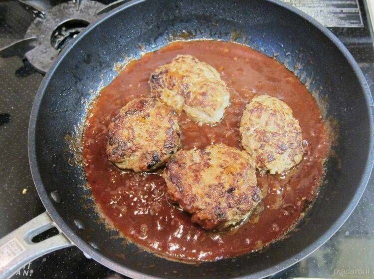 ハンバーグを焼く