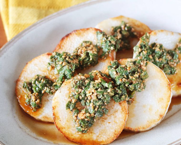 長芋ステーキにたれがかかっている