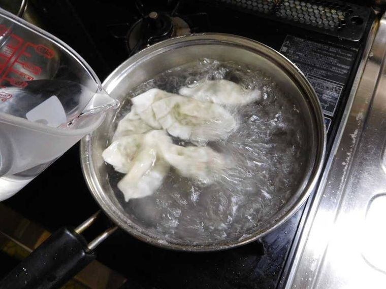 差し水をしている様子