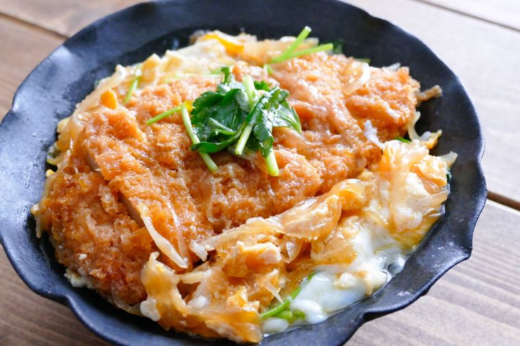 ごはんの上に盛り付けた様子