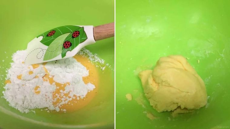 片栗粉を加えた生地を、ヘラで混ぜる様子