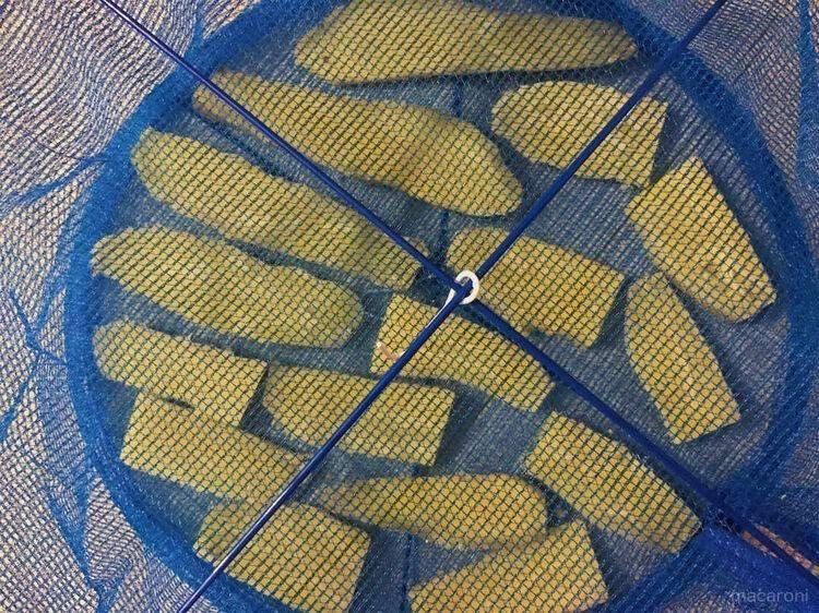 網に並べられた干し芋