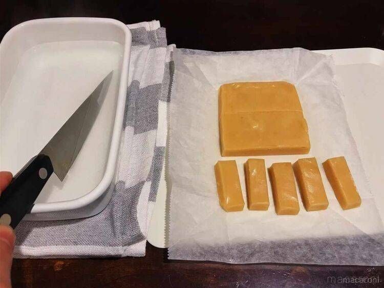 生キャラメルと、湯に入れて温める包丁