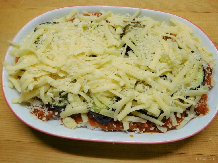 焼く前のミートソースドリア