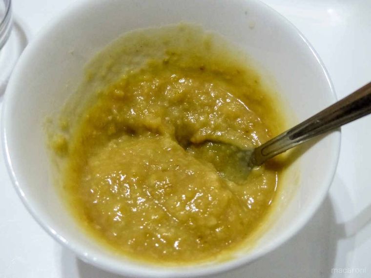 材料を混ぜて作ったからし酢味噌