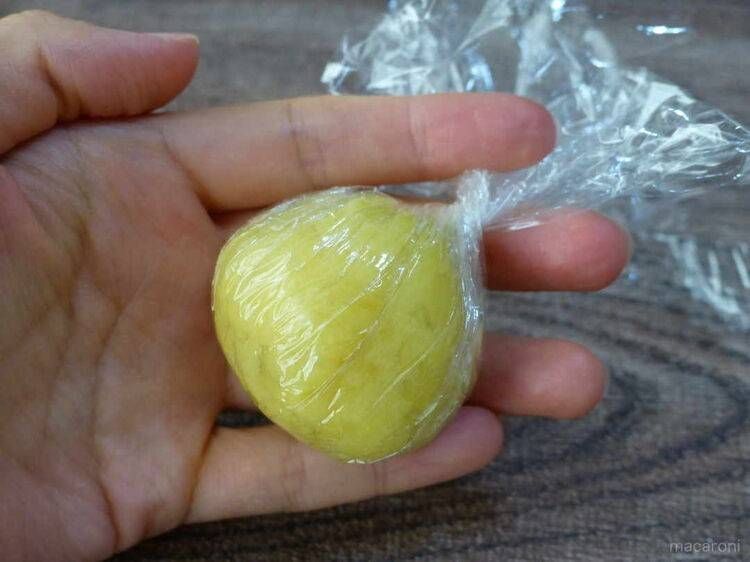 形を整えている様子