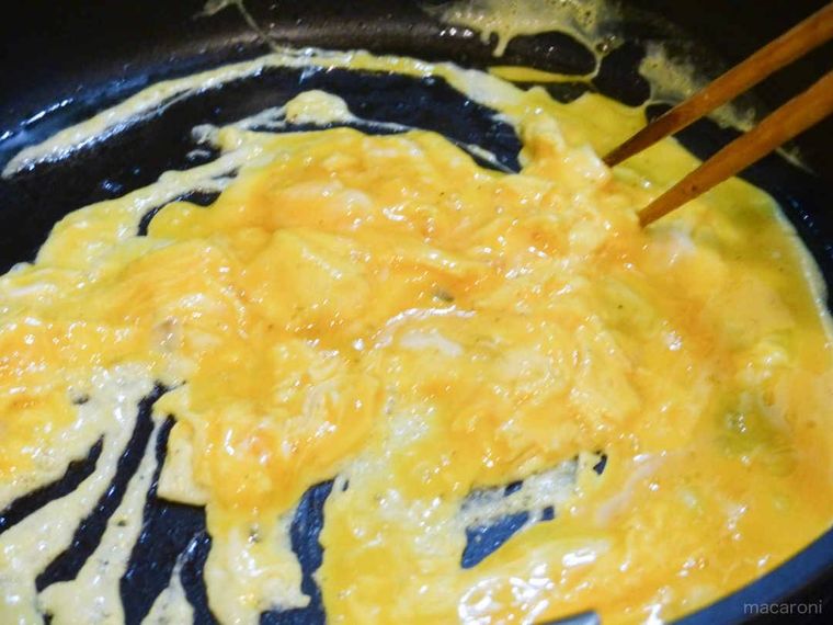 卵を痛めている様子