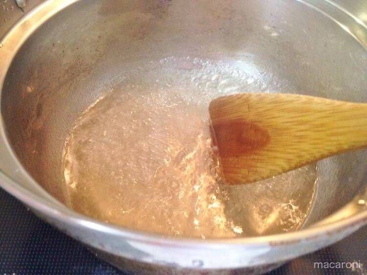 s砂糖と寒天を煮溶かしている様子