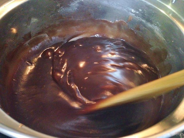 混ぜ煮詰めている様子