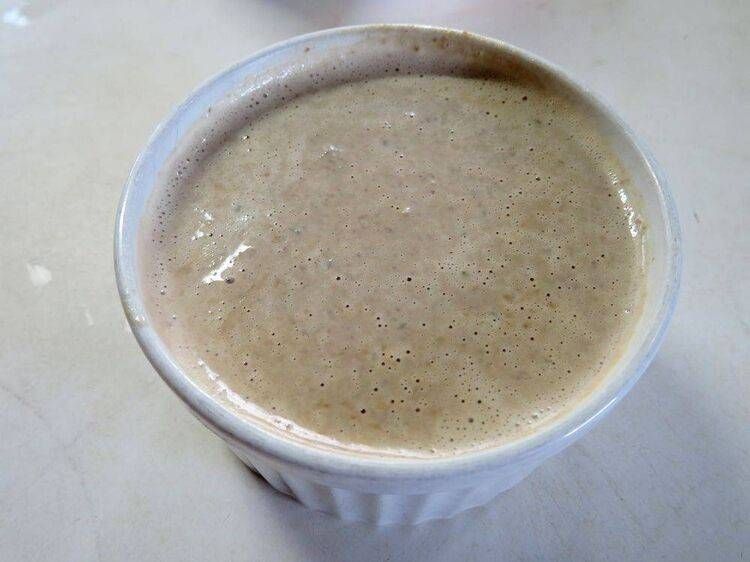 容器に入ったレバーペースト