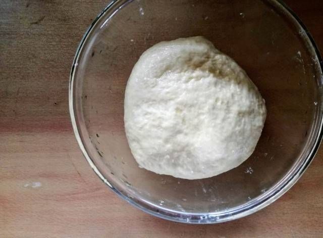 膨らんだピザ生地