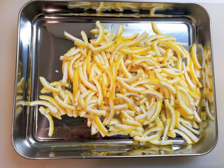 ゆずの皮をスライスしたもの