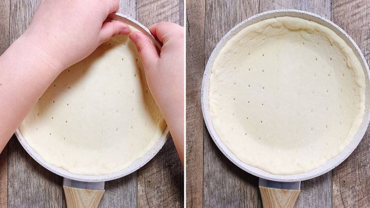 指で押してパイシートを整えている様子と、パイシートを敷き込んだ白のフライパン