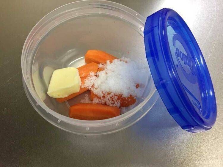 密閉容器にグラッセの材料を入れた様子