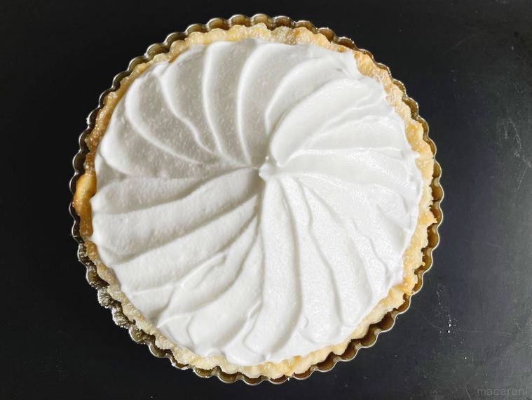 レモンパイを天板においている